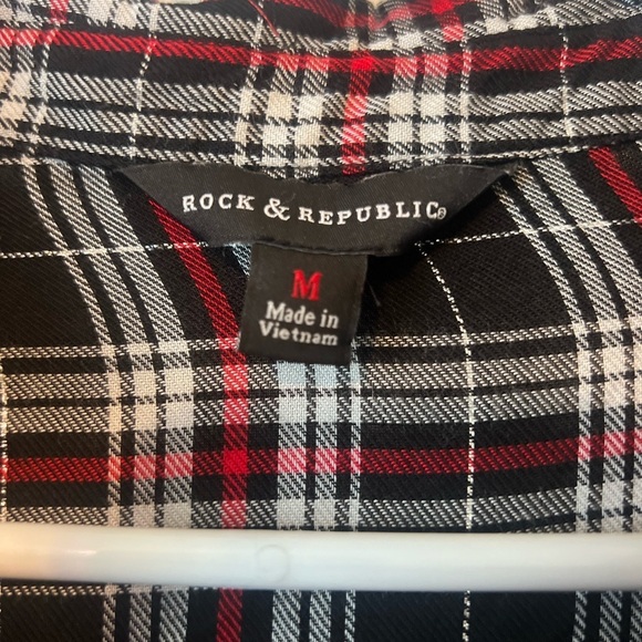 Rock and Republic Plaid Drape Front Blouse. Size Medium - Picture 2 of 4